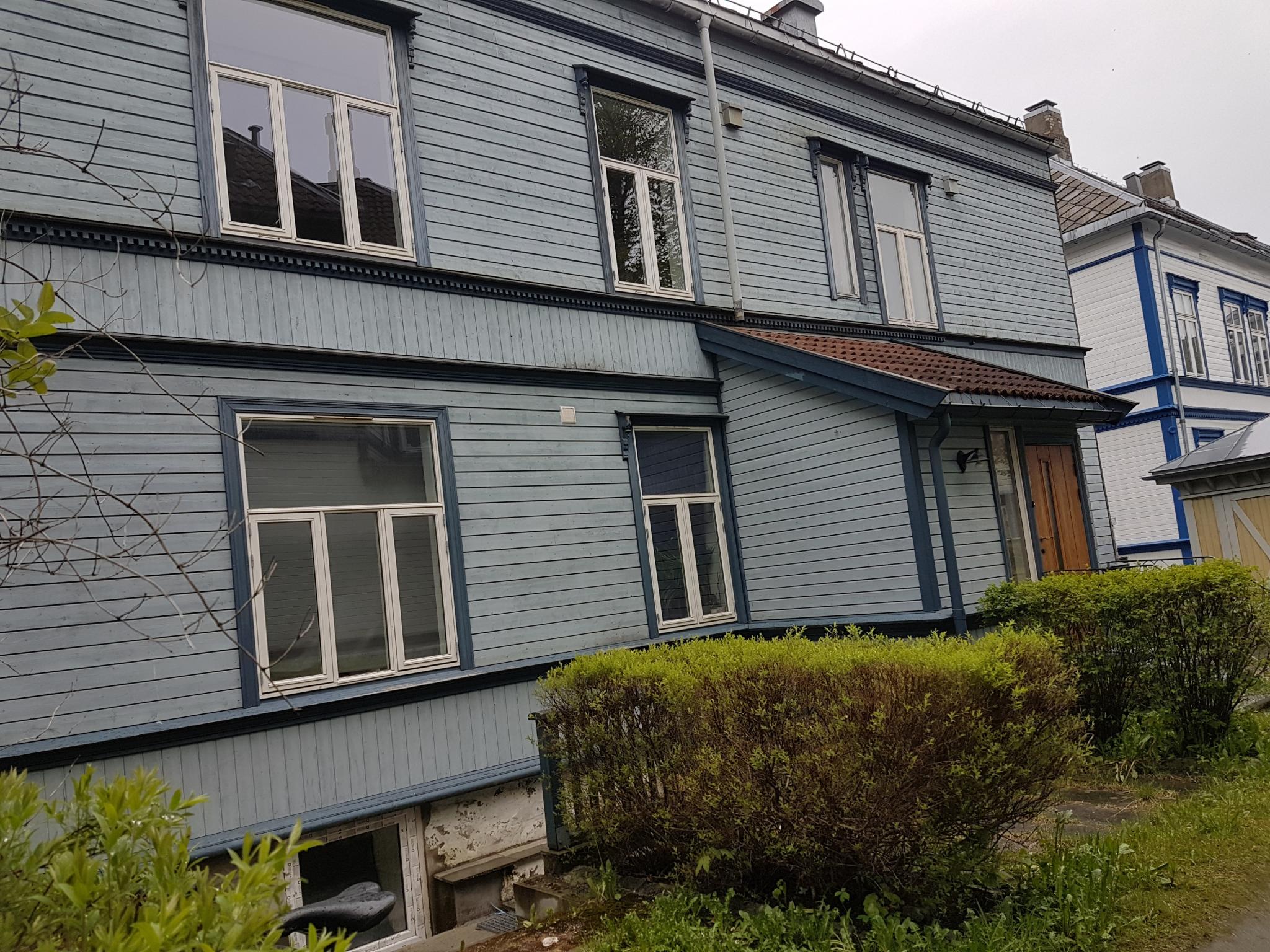 Inngang fra bakgård